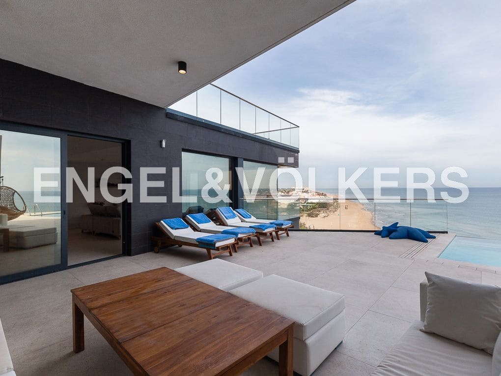 5 bedroom Beach Apartment for sale in Cullera with pool garage - € 1,895,000 (Ref: 8235397)