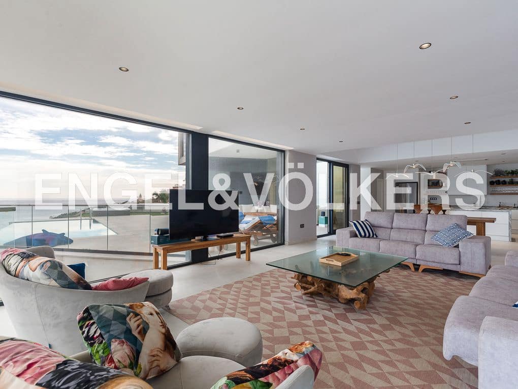 5 bedroom Beach Apartment for sale in Cullera with pool garage - € 1,895,000 (Ref: 8235397)