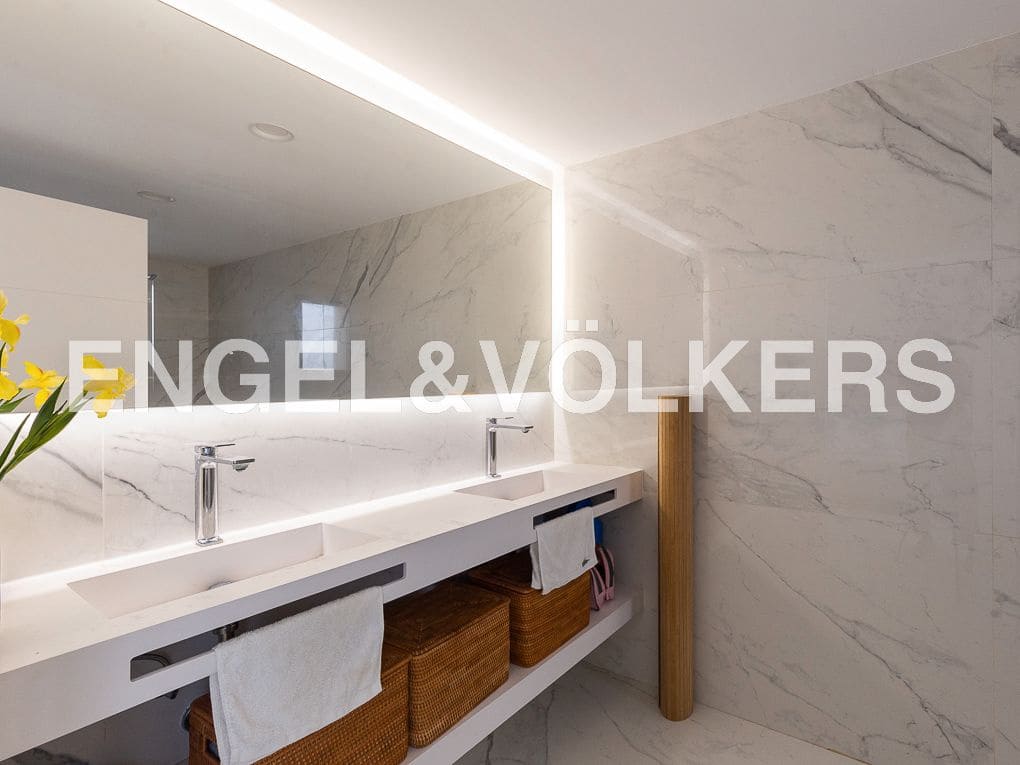 5 bedroom Beach Apartment for sale in Cullera with pool garage - € 1,895,000 (Ref: 8235397)
