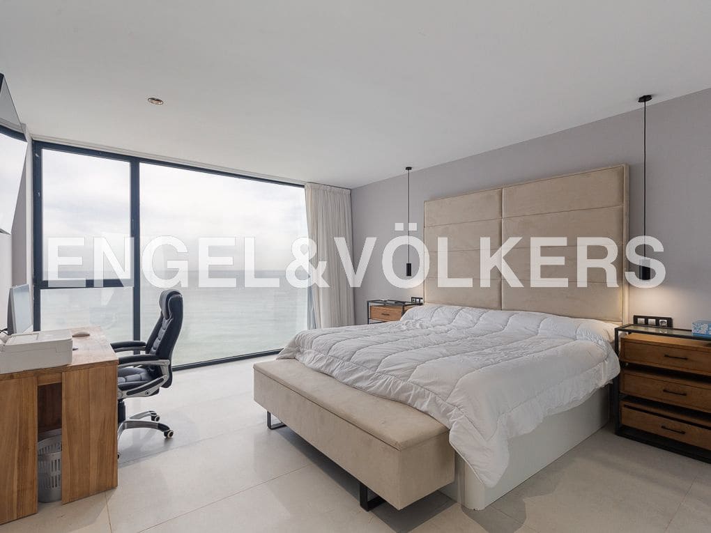 5 bedroom Beach Apartment for sale in Cullera with pool garage - € 1,895,000 (Ref: 8235397)