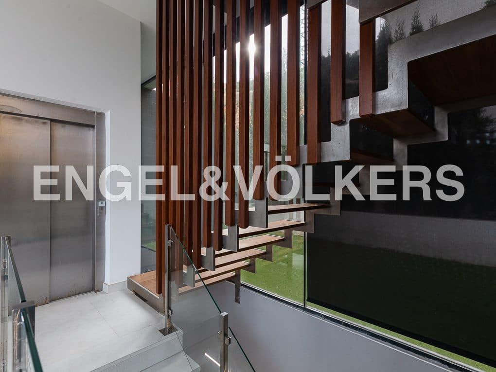 5 bedroom Beach Apartment for sale in Cullera with pool garage - € 1,895,000 (Ref: 8235397)