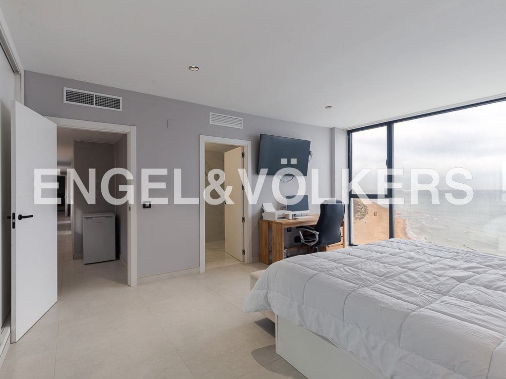 5 bedroom Beach Apartment for sale in Cullera with pool garage - € 1,895,000 (Ref: 8235397)