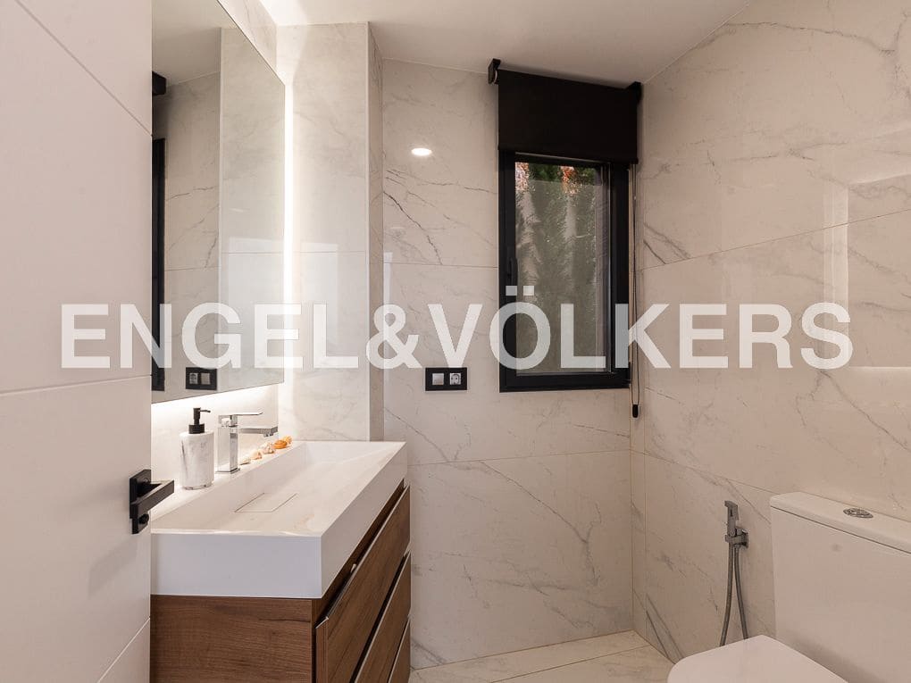 5 bedroom Beach Apartment for sale in Cullera with pool garage - € 1,895,000 (Ref: 8235397)