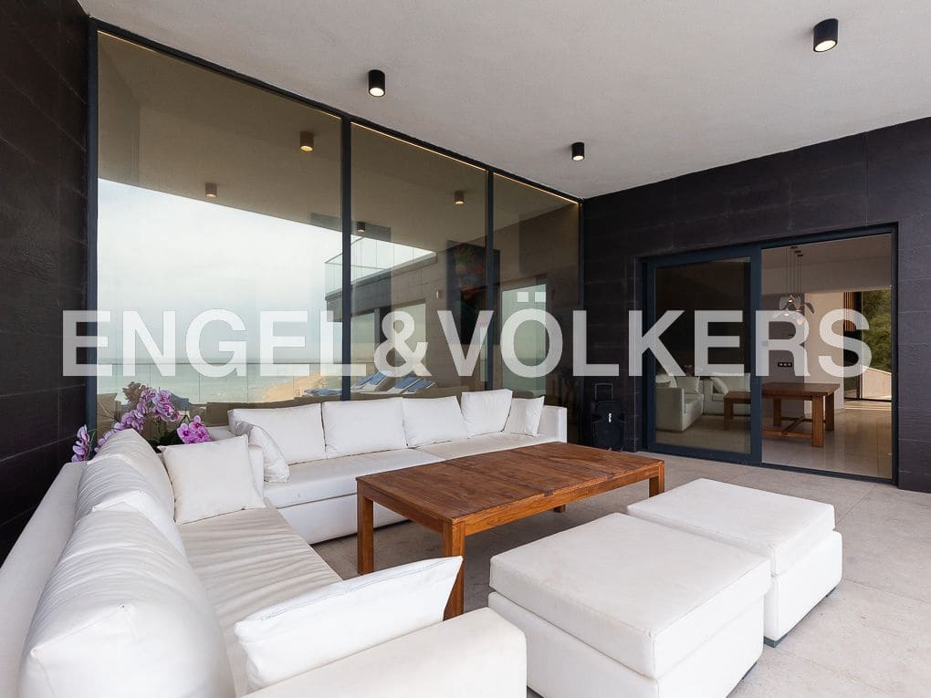 5 bedroom Beach Apartment for sale in Cullera with pool garage - € 1,895,000 (Ref: 8235397)