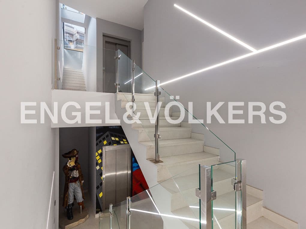 5 bedroom Beach Apartment for sale in Cullera with pool garage - € 1,895,000 (Ref: 8235397)