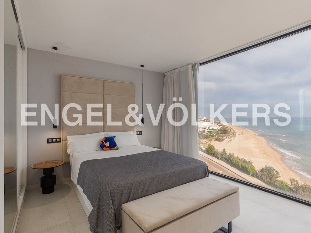5 bedroom Beach Apartment for sale in Cullera with pool garage - € 1,895,000 (Ref: 8235397)