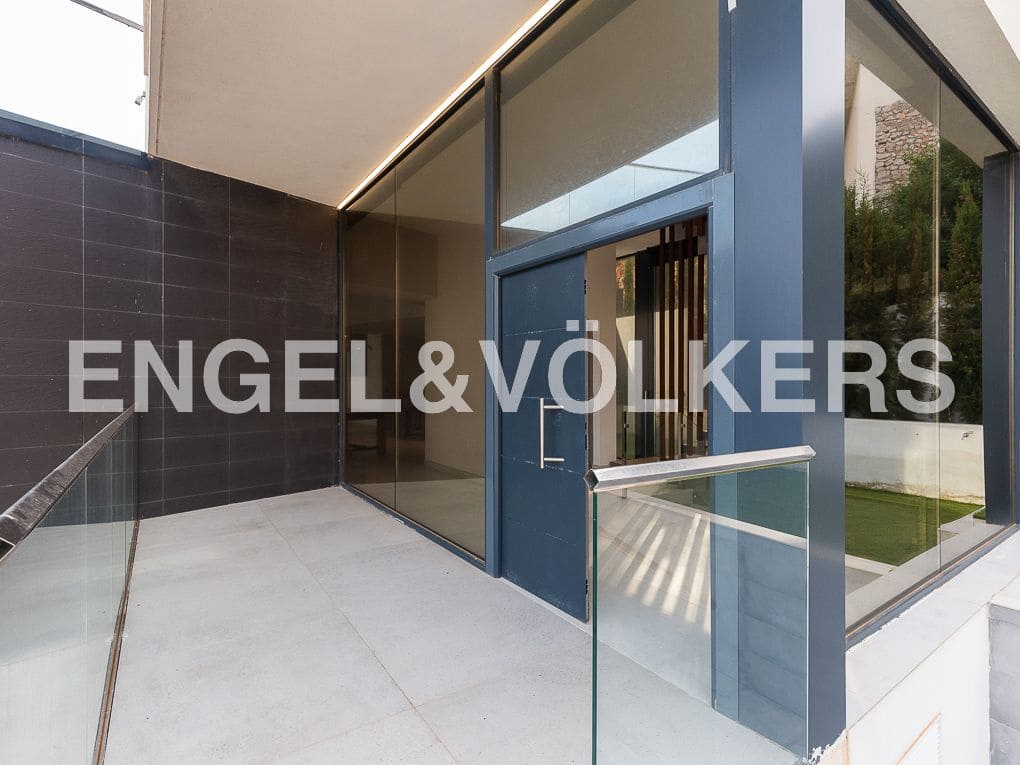 5 bedroom Beach Apartment for sale in Cullera with pool garage - € 1,895,000 (Ref: 8235397)