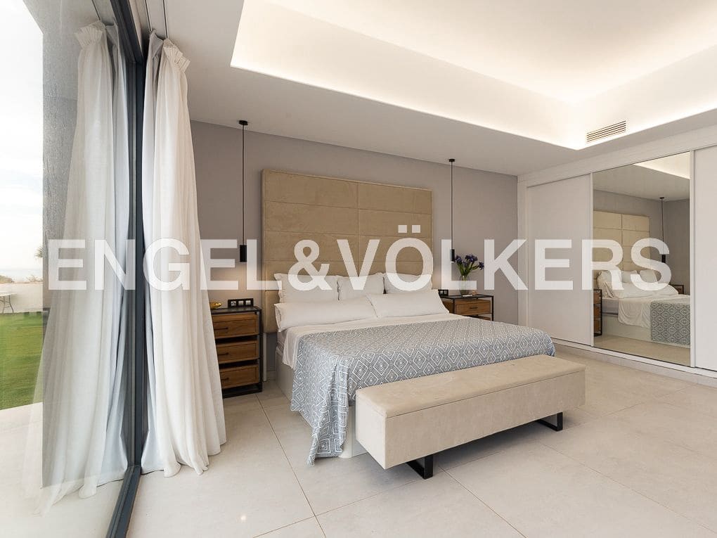 5 bedroom Beach Apartment for sale in Cullera with pool garage - € 1,895,000 (Ref: 8235397)