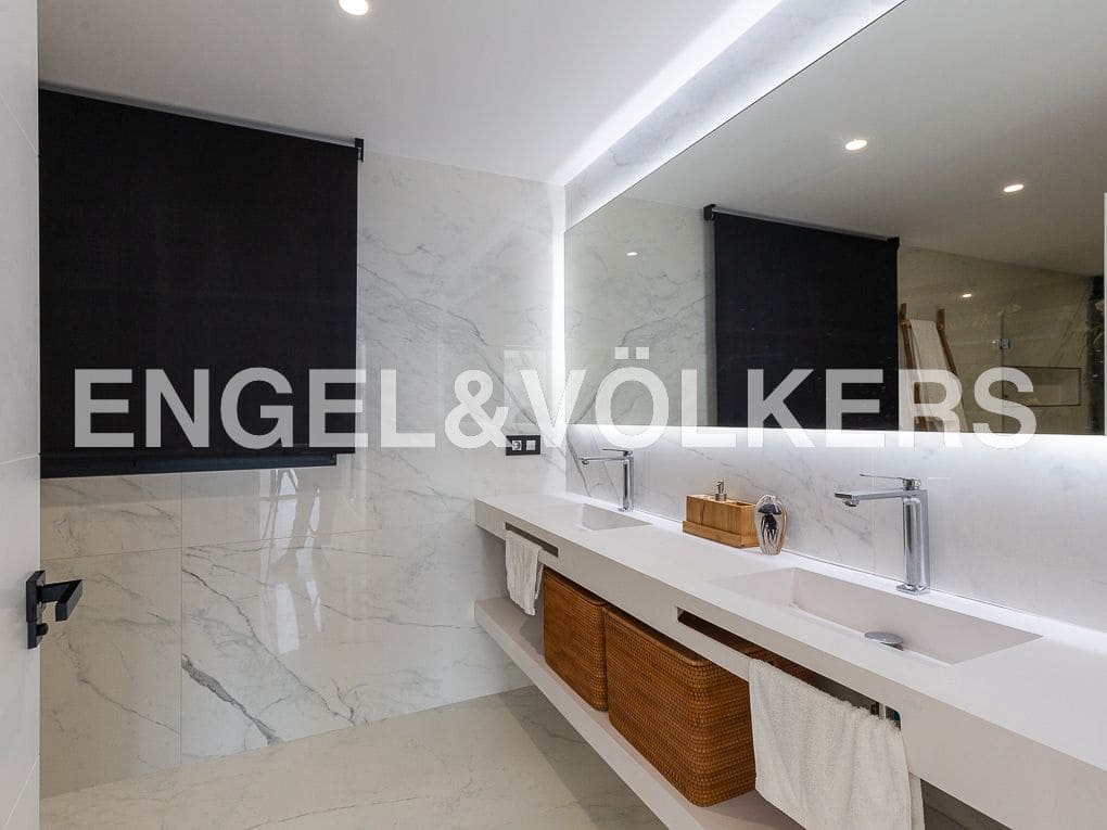 5 bedroom Beach Apartment for sale in Cullera with pool garage - € 1,895,000 (Ref: 8235397)