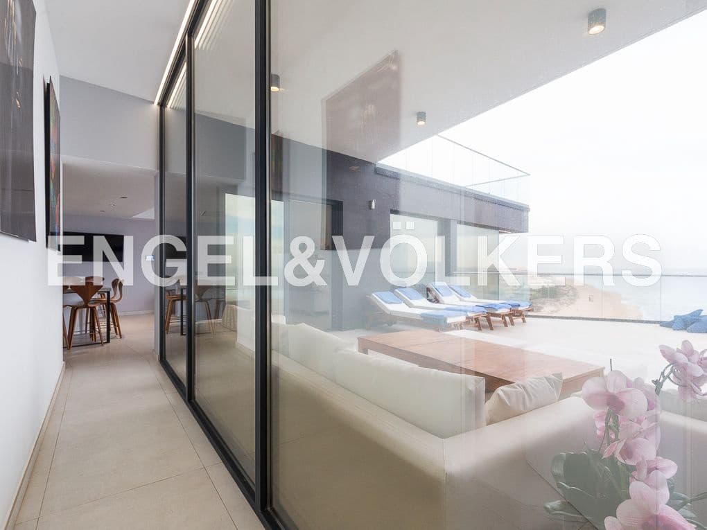 5 bedroom Beach Apartment for sale in Cullera with pool garage - € 1,895,000 (Ref: 8235397)
