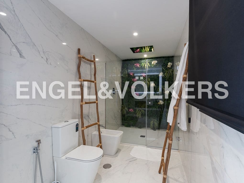 5 bedroom Beach Apartment for sale in Cullera with pool garage - € 1,895,000 (Ref: 8235397)