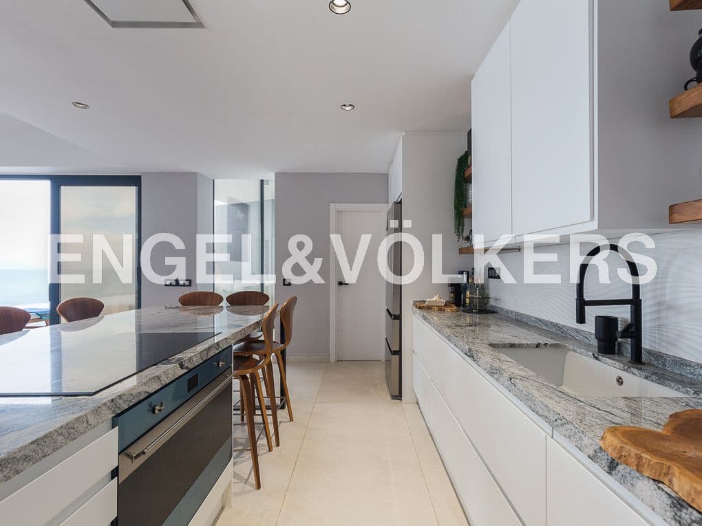 5 bedroom Beach Apartment for sale in Cullera with pool garage - € 1,895,000 (Ref: 8235397)