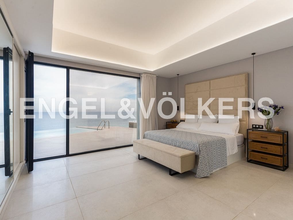 5 bedroom Beach Apartment for sale in Cullera with pool garage - € 1,895,000 (Ref: 8235397)