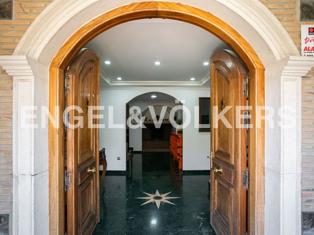 7 bedroom Villa for sale in Picanya with pool garage - € 980,000 (Ref: 8235423)
