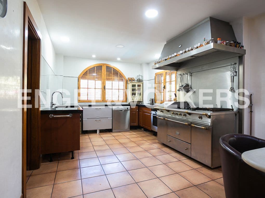7 bedroom Villa for sale in Picanya with pool garage - € 980,000 (Ref: 8235423)