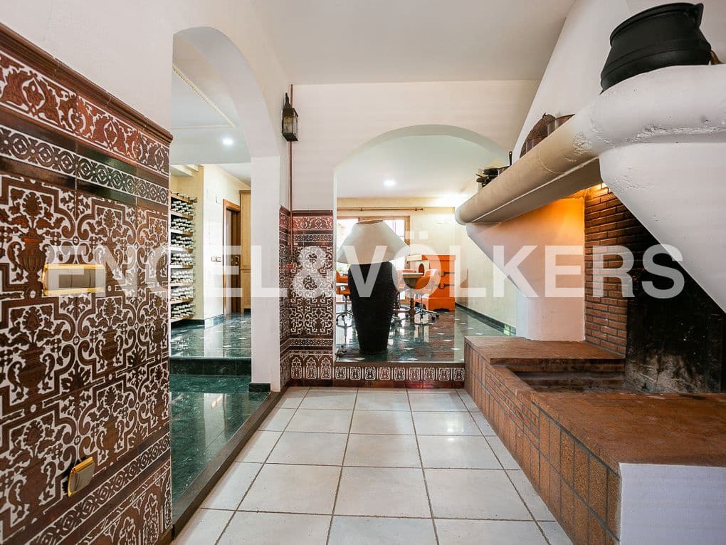 7 bedroom Villa for sale in Picanya with pool garage - € 980,000 (Ref: 8235423)