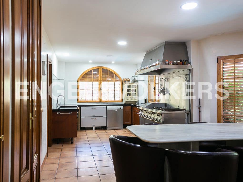 7 bedroom Villa for sale in Picanya with pool garage - € 980,000 (Ref: 8235423)