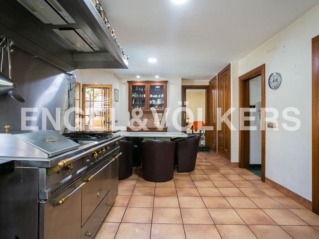 7 bedroom Villa for sale in Picanya with pool garage - € 980,000 (Ref: 8235423)