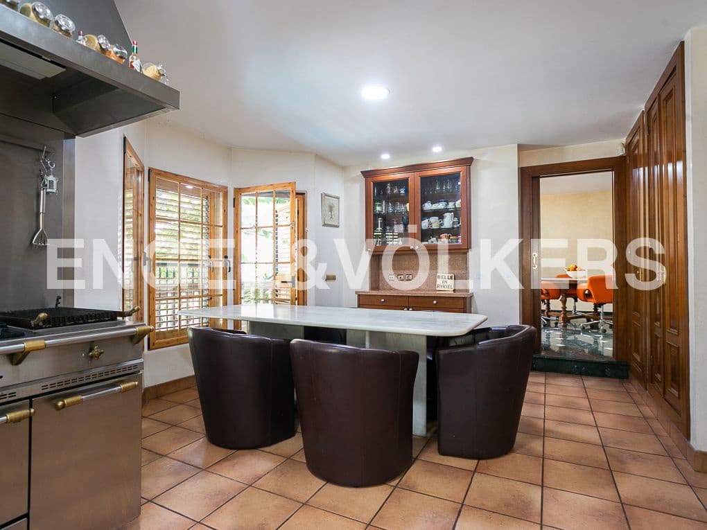 7 bedroom Villa for sale in Picanya with pool garage - € 980,000 (Ref: 8235423)