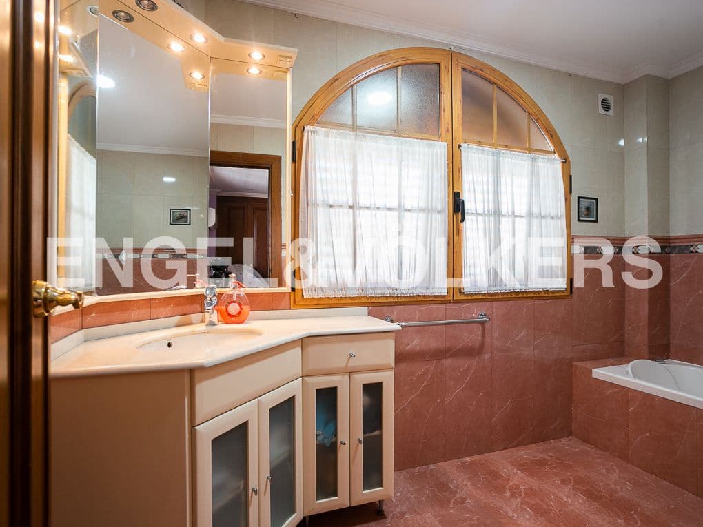 7 bedroom Villa for sale in Picanya with pool garage - € 980,000 (Ref: 8235423)