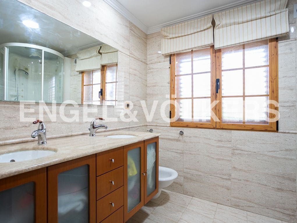 7 bedroom Villa for sale in Picanya with pool garage - € 980,000 (Ref: 8235423)