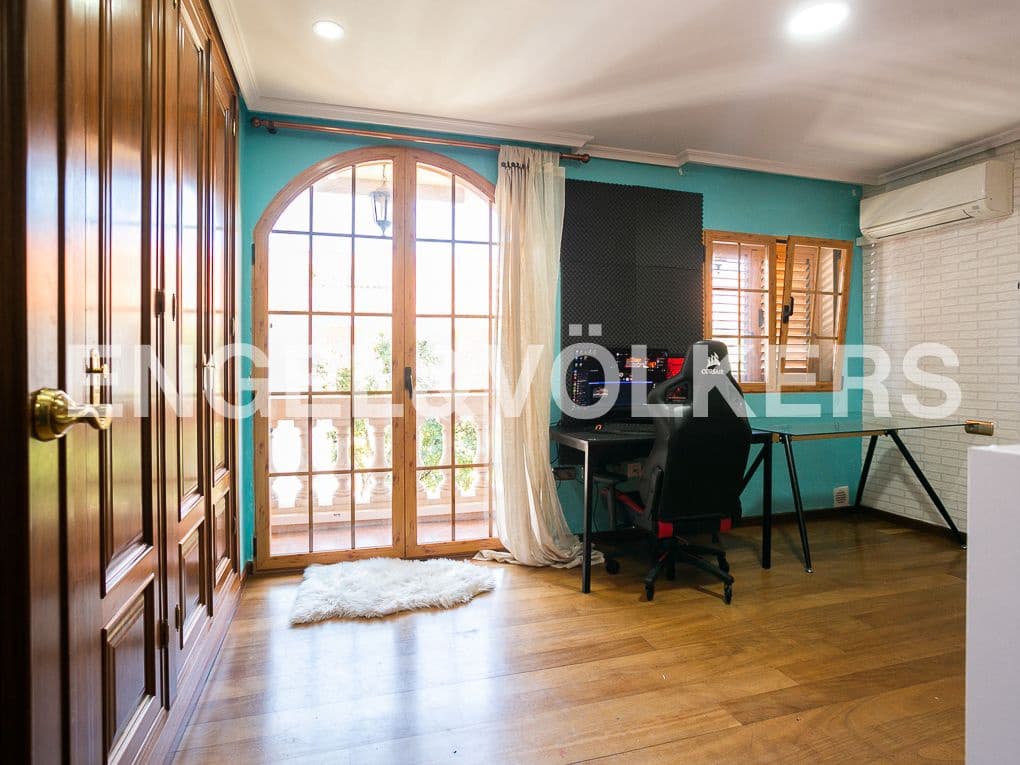 7 bedroom Villa for sale in Picanya with pool garage - € 980,000 (Ref: 8235423)