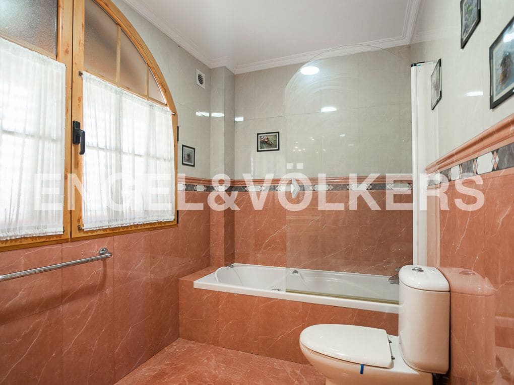 7 bedroom Villa for sale in Picanya with pool garage - € 980,000 (Ref: 8235423)