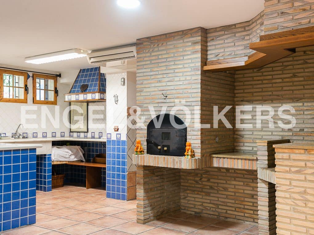 7 bedroom Villa for sale in Picanya with pool garage - € 980,000 (Ref: 8235423)
