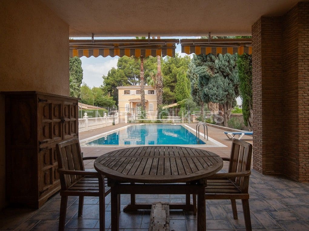10 Zimmer Villa zu verkaufen in Vila-real mit Pool Garage - 670.000 € (Ref: 8235458)