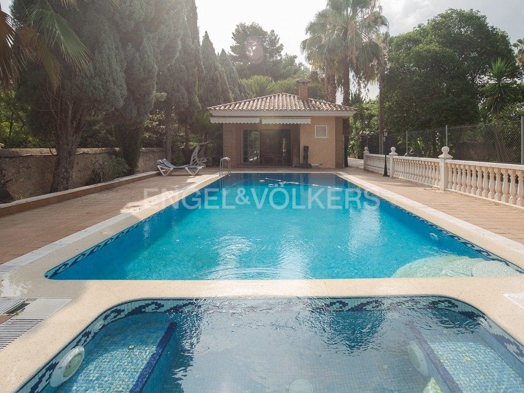 10 Zimmer Villa zu verkaufen in Vila-real mit Pool Garage - 670.000 € (Ref: 8235458)