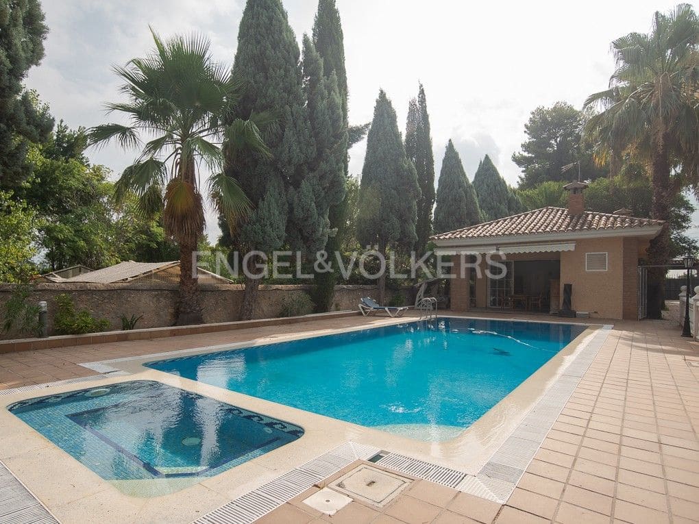 10 Zimmer Villa zu verkaufen in Vila-real mit Pool Garage - 670.000 € (Ref: 8235458)