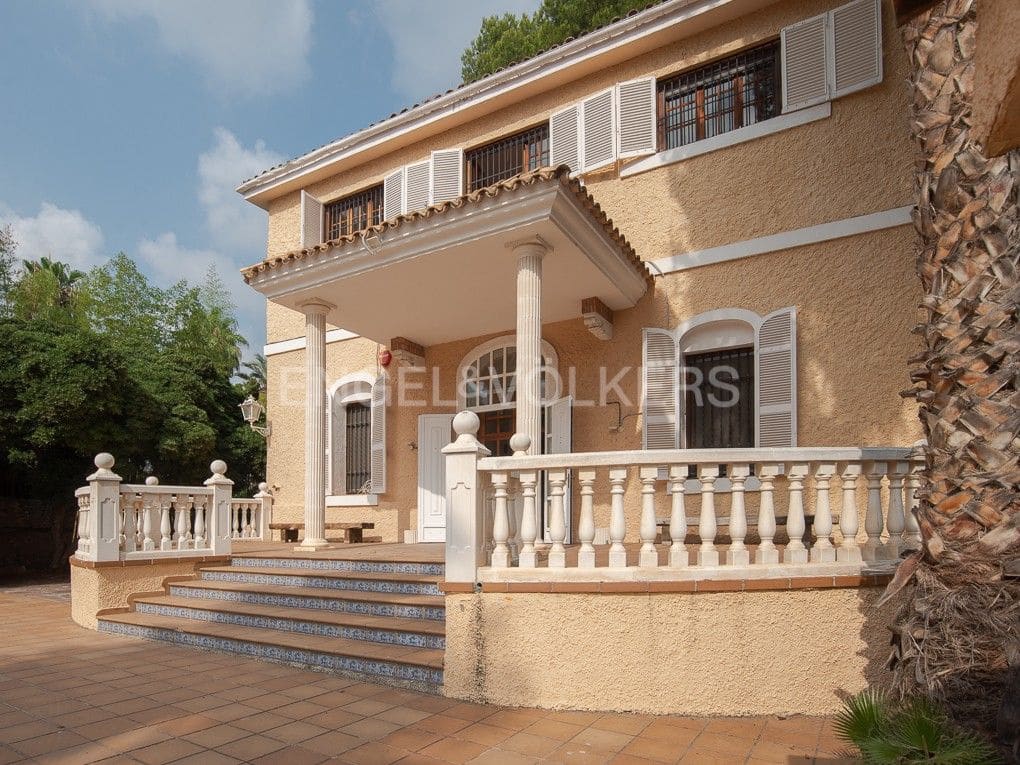 10 Zimmer Villa zu verkaufen in Vila-real mit Pool Garage - 670.000 € (Ref: 8235458)
