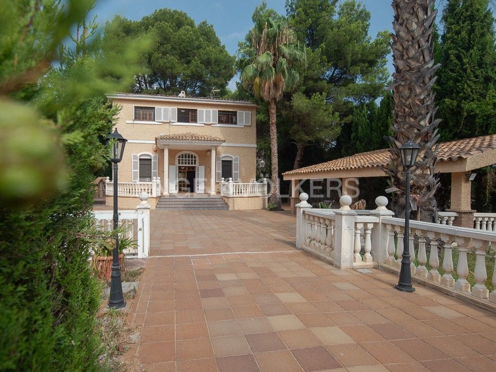 10 Zimmer Villa zu verkaufen in Vila-real mit Pool Garage - 670.000 € (Ref: 8235458)