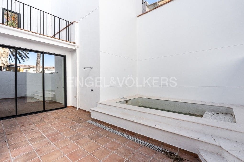 3 bedroom Townhouse for sale in Piles with pool - € 359,000 (Ref: 8235467)
