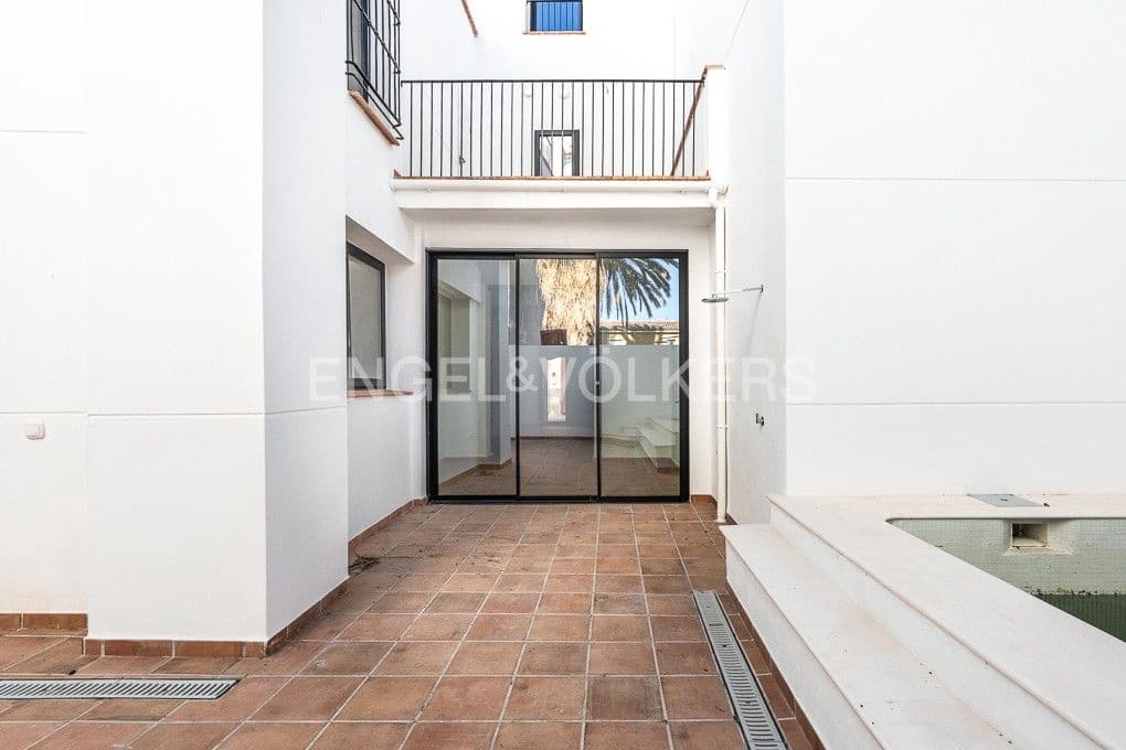 3 bedroom Townhouse for sale in Piles with pool - € 359,000 (Ref: 8235467)