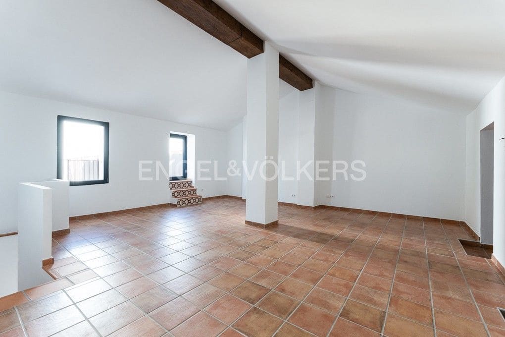 3 bedroom Townhouse for sale in Piles with pool - € 359,000 (Ref: 8235467)