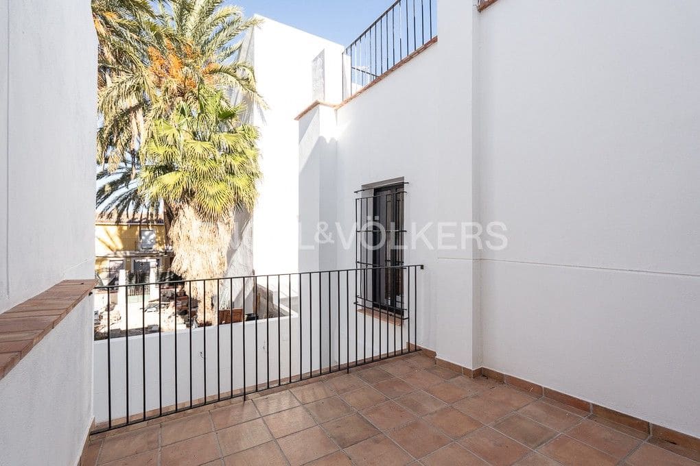 3 bedroom Townhouse for sale in Piles with pool - € 359,000 (Ref: 8235467)
