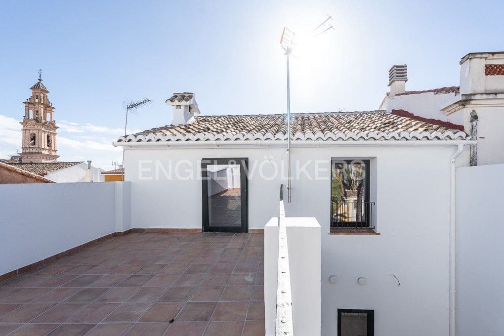 3 bedroom Townhouse for sale in Piles with pool - € 359,000 (Ref: 8235467)