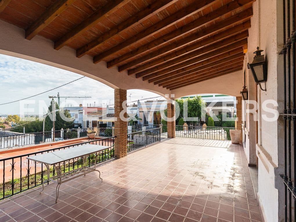 4 bedroom Villa for sale in Godella with garage - € 690,000 (Ref: 8235512)