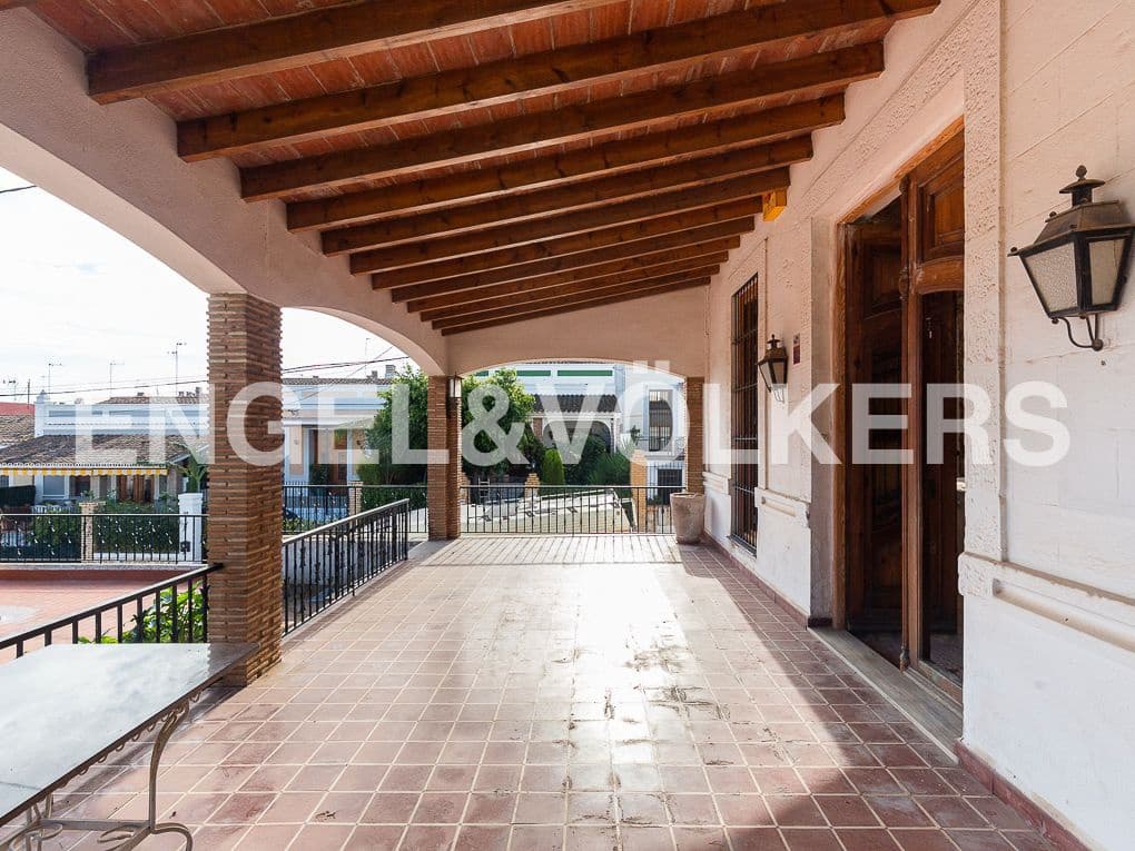 4 bedroom Villa for sale in Godella with garage - € 690,000 (Ref: 8235512)
