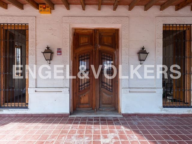 4 bedroom Villa for sale in Godella with garage - € 690,000 (Ref: 8235512)