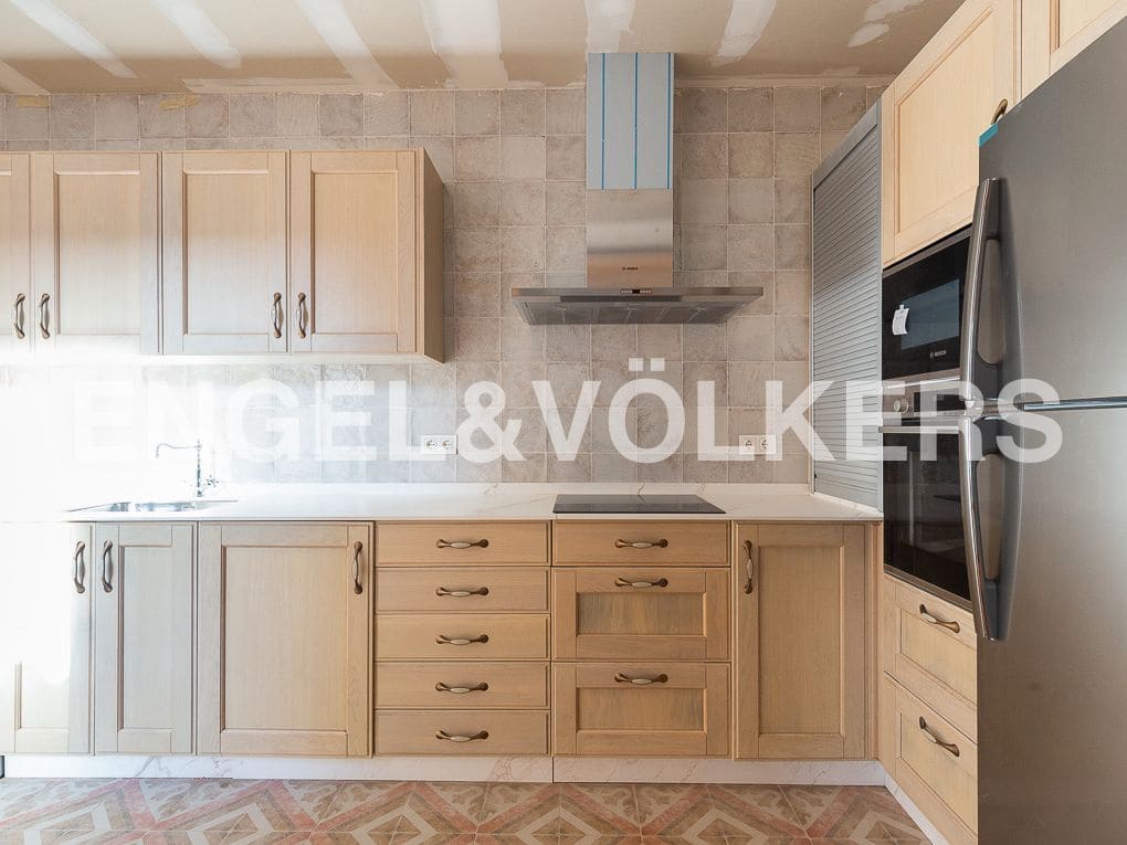 4 bedroom Villa for sale in Godella with garage - € 690,000 (Ref: 8235512)