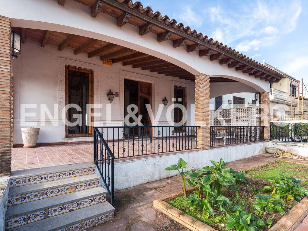 4 bedroom Villa for sale in Godella with garage - € 690,000 (Ref: 8235512)