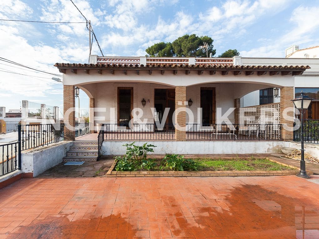 4 bedroom Villa for sale in Godella with garage - € 690,000 (Ref: 8235512)