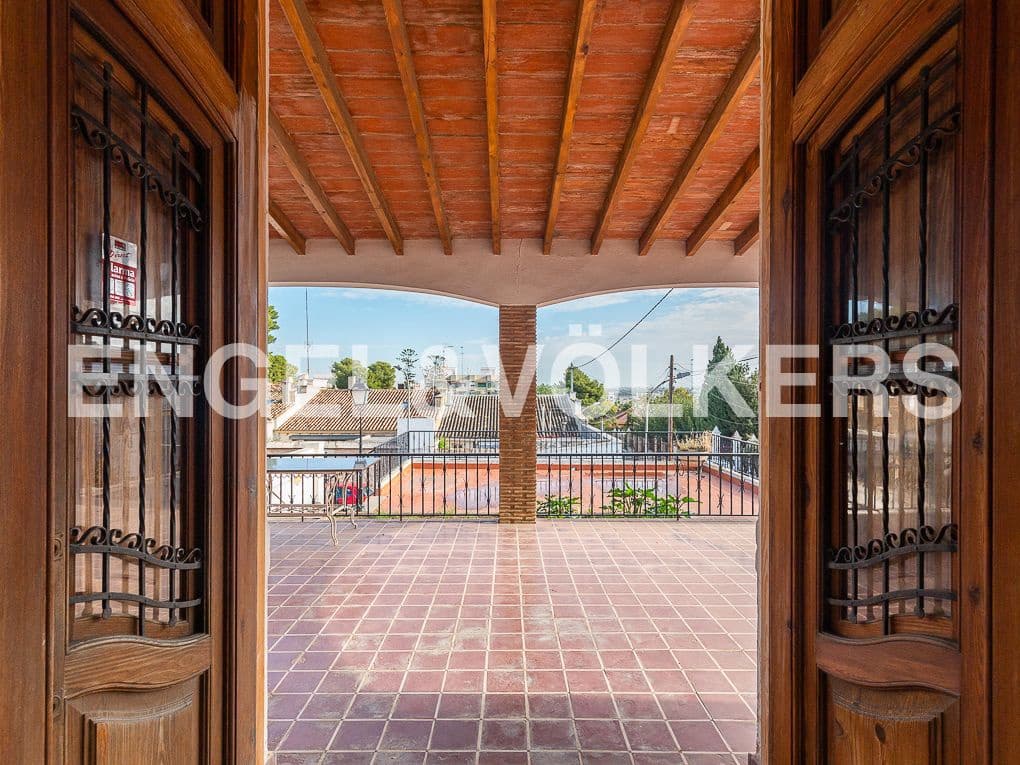 4 bedroom Villa for sale in Godella with garage - € 690,000 (Ref: 8235512)