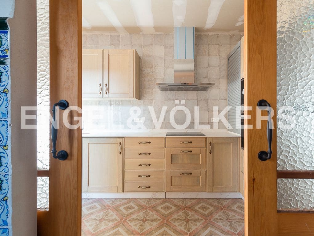 4 bedroom Villa for sale in Godella with garage - € 690,000 (Ref: 8235512)