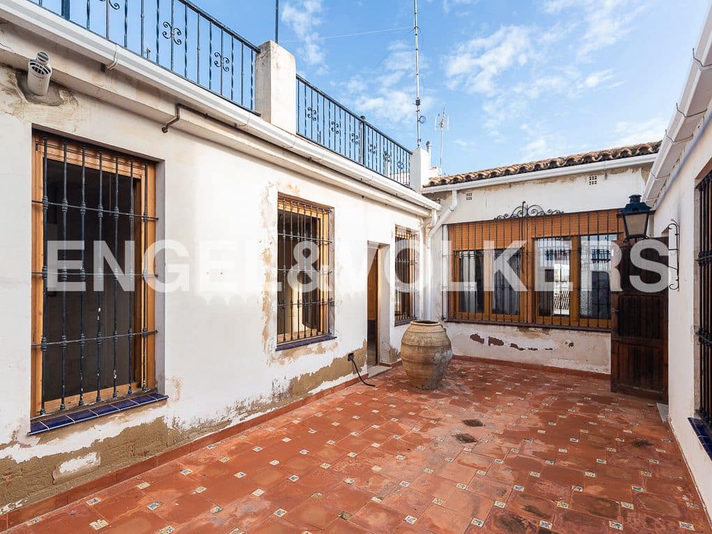 4 bedroom Villa for sale in Godella with garage - € 690,000 (Ref: 8235512)
