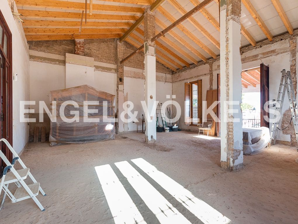 4 bedroom Villa for sale in Godella with garage - € 690,000 (Ref: 8235512)