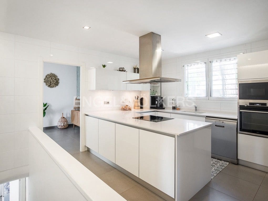 Chalet de 6 habitaciones en Benicàssim en venta con piscina - 680.000 € (Ref: 8235517)