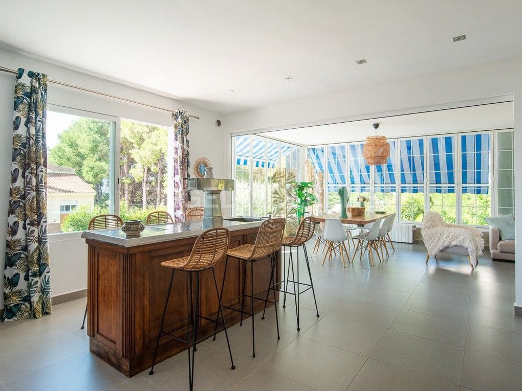 Chalet de 6 habitaciones en Benicàssim en venta con piscina - 680.000 € (Ref: 8235517)